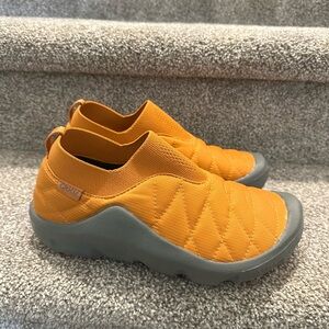 Oboz Unisex Whakata Puffy Low Boot Womens Size 8